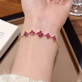 项链;耳钉;手链