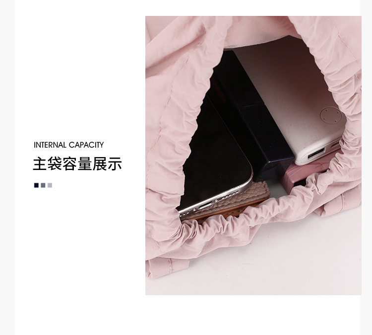 Colorful Fox's new niche nylon drawstring drawstring single-shoulder crossbody bag is a casual, versatile and lightweight bucket bag undefined