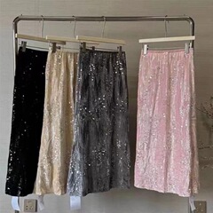 スパンコールスカート黒ファッション感重工女性秋の新モデルの中で、ミディアムマスクが痩せています。