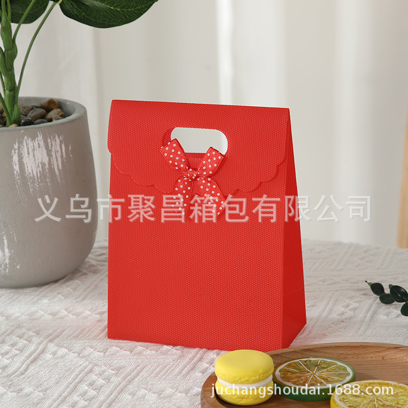 Bolsa de regalo con lazo multicolor, bolsa de mano de polipropileno con tapa abatible, bolsa de regalo con diseño hexagonal tipo ramo.