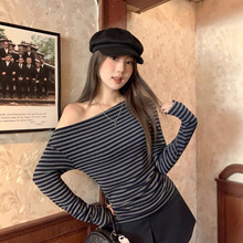 东南亚秋季新款显瘦收腰露肩上衣灰色条纹一字肩长袖T恤女