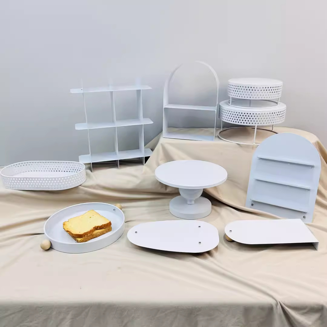 Tabla de postres de estilo blanco decoración estante de exhibición de bodas decoración estante de pastel de cumpleaños bandeja de refrigerio de hierro forjado