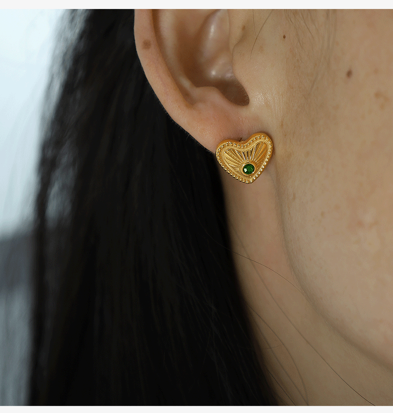 Zircon Inlay Material Ear Studs Classification 1 Pair Quantity 1 Pair Vintage Style Heart Shape Plating Titanium Steel Zircon 18K Gold Plated Ear Studs