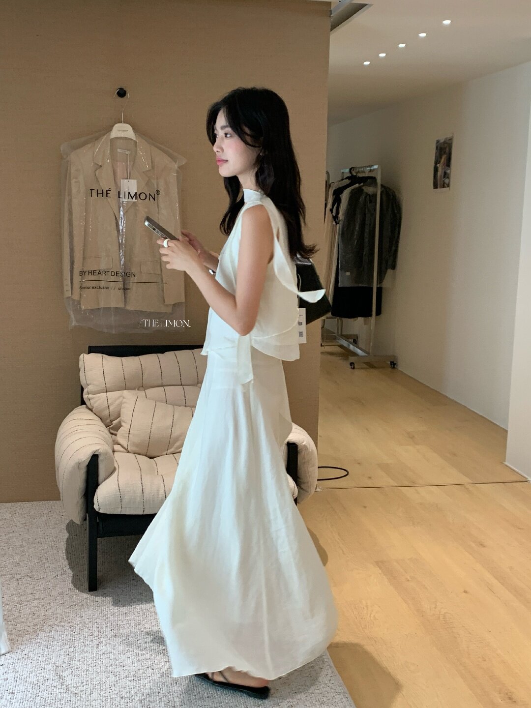 Bộ áo hai dây kết hợp chân váy midi nữ tính chất tơ tằm phong cách Hàn Quốc — màu cam, màu mơ chi tiết 11