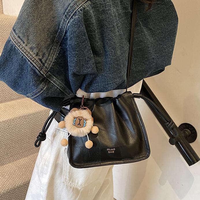 Otoño y invierno retro bolso explosivo para mujeres 2024 nuevo estilo de tendencia universal bolso pequeño estilo coreano nicho de alta calidad bolso de mochila