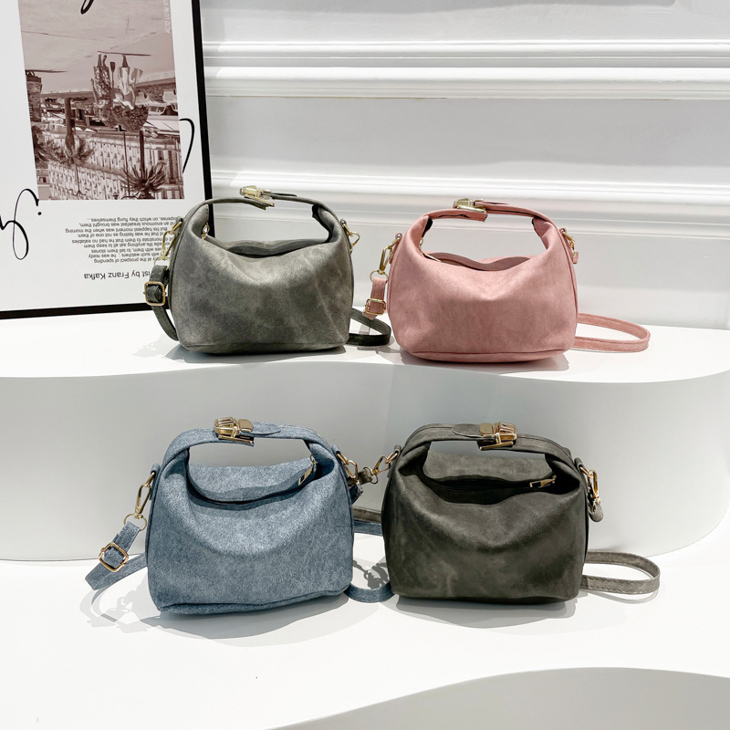 Nueva bolsa de hombro coreana universal 2024 otoño invierno bolso de mano de estilo extranjero diseño de nicho de moda de alto nivel