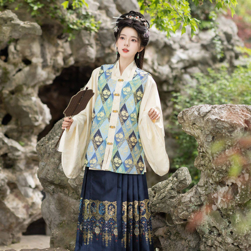 New Ming-Style Gold Jacquard Brocade Robe with Pipa Sleeves and Horse-Faced Skirt, Chinese Style Daily Hanfu Three-Piece Set with Golden Branches