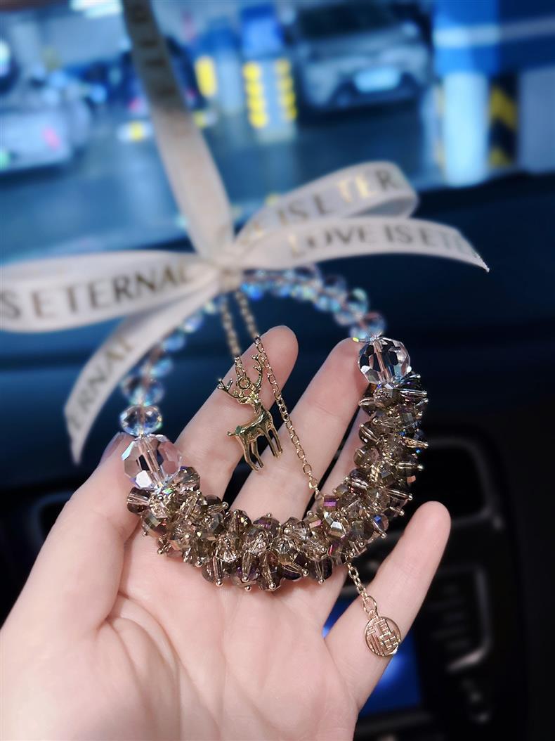 Xiaohongshu-style green light car pendant, safe journey car crystal ornament, rearview mirror interior hanging decoration for men and women