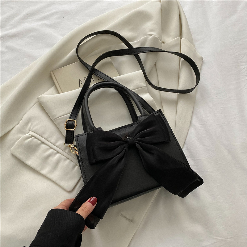 Women's Bag Messenger Bag 2022 Summer New Personalized Ins Small Square Bag Foreign Style Single Shoulder Bag Fashion Leisure Messenger Bag