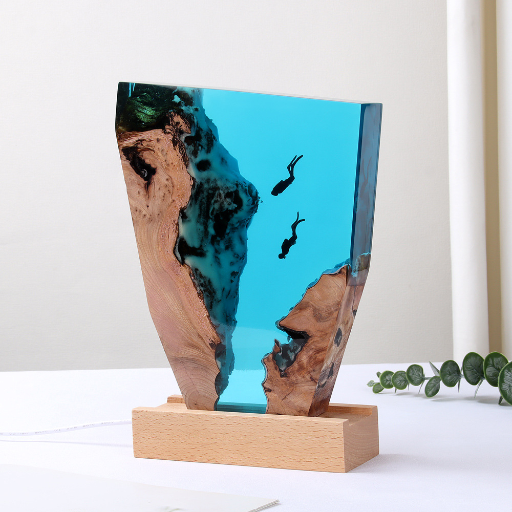 Handmade Creative Solid Wood Resin Atmosphere Lamp Ocean Free Diver Desktop Ornaments Deep Sea Exploration Commemorative Night Light