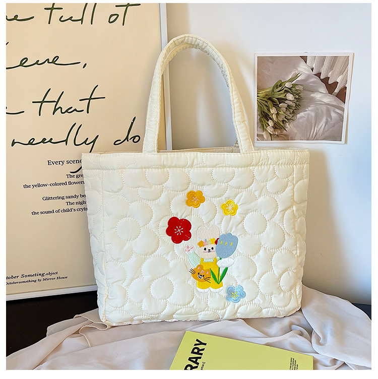 2023 Borsa da donna nuova Borsa a mano con coniglio tulipano ricamato Borsa da ascella per pendolari per ragazza carina cartone animato di grande capacità_voghion.com