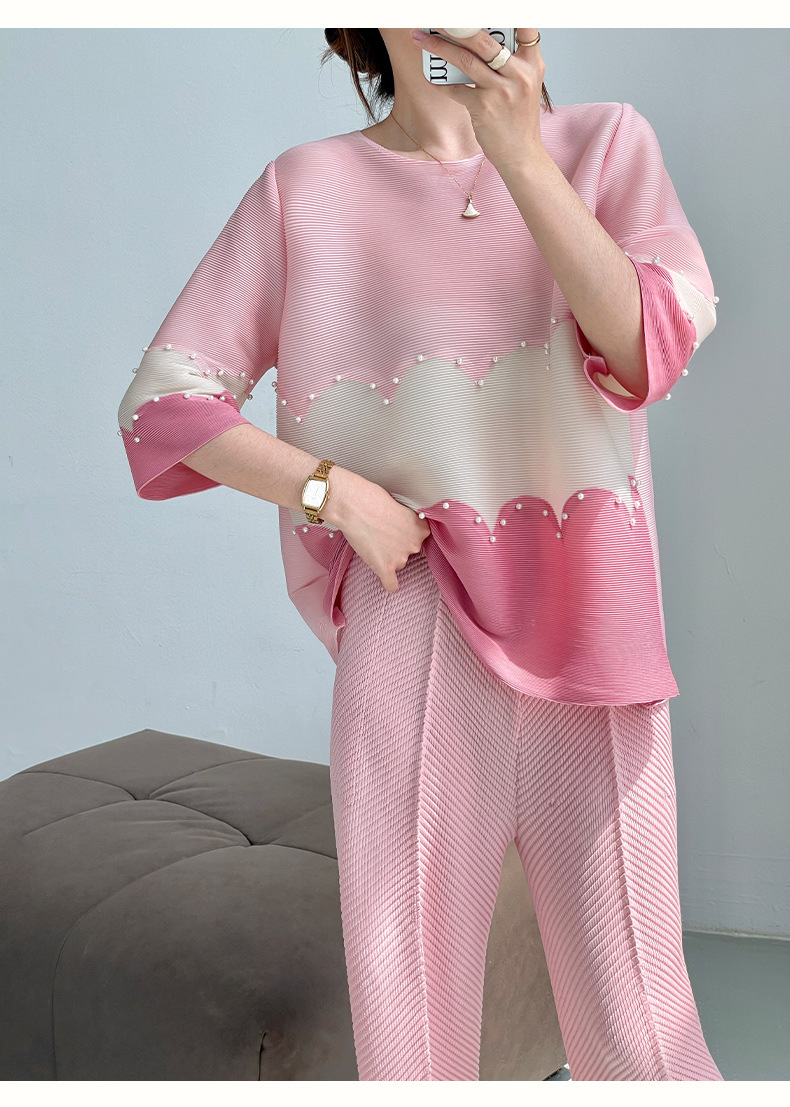 Áo thun nữ cổ tròn xếp ly phối màu đính hạt — Màu hồng chi tiết 11