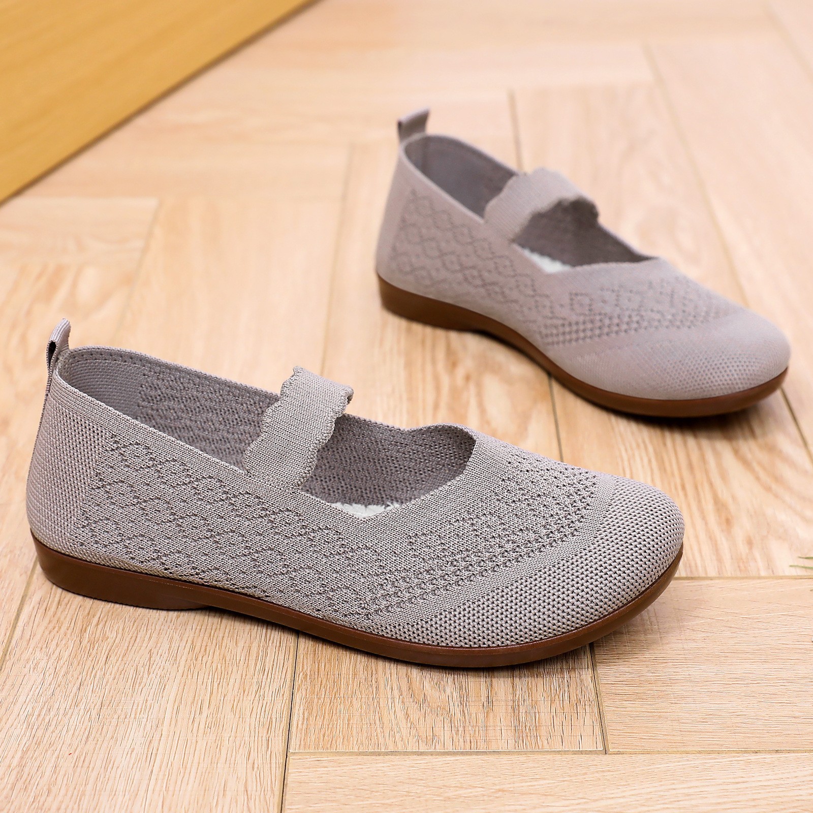 Zapatos de mujer transfronterizos zapatos de primavera viejos zapatos de tela ligeros de Beijing con suela suave no cansados zapatos casuales zapatos de madres de mediana edad