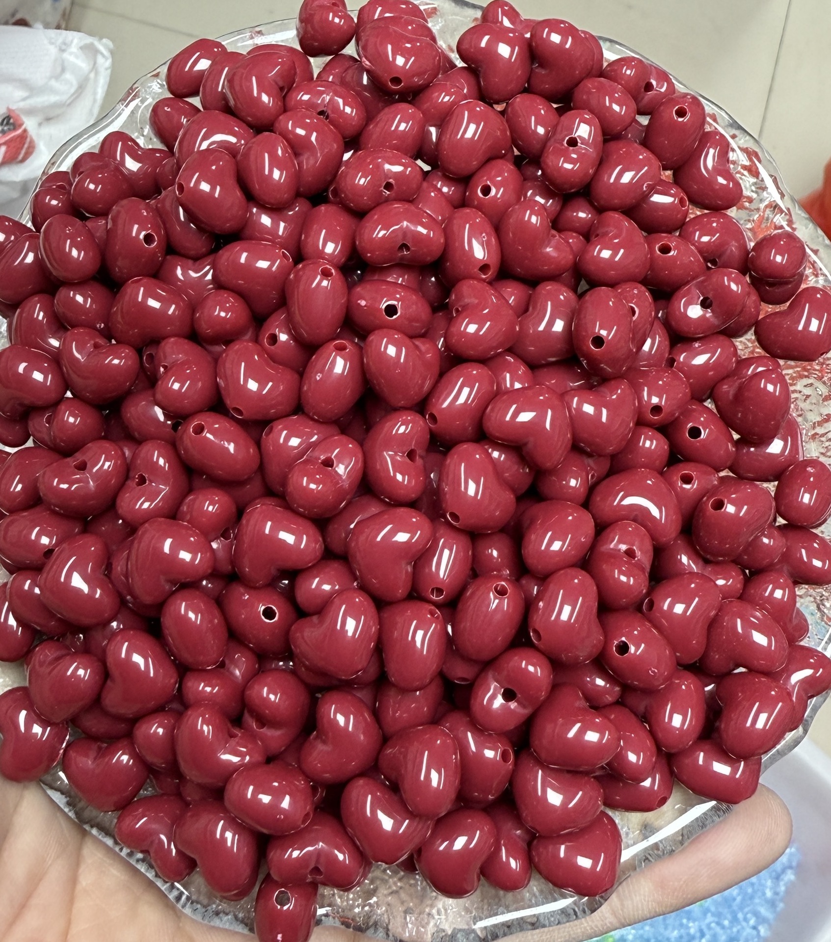 Gordos amor tacos agujeros verticales corazón de桃 cuentas acrílicas pulseras cadenas de teléfonos móviles diy accesorios de joyería 2025 perlas sueltas