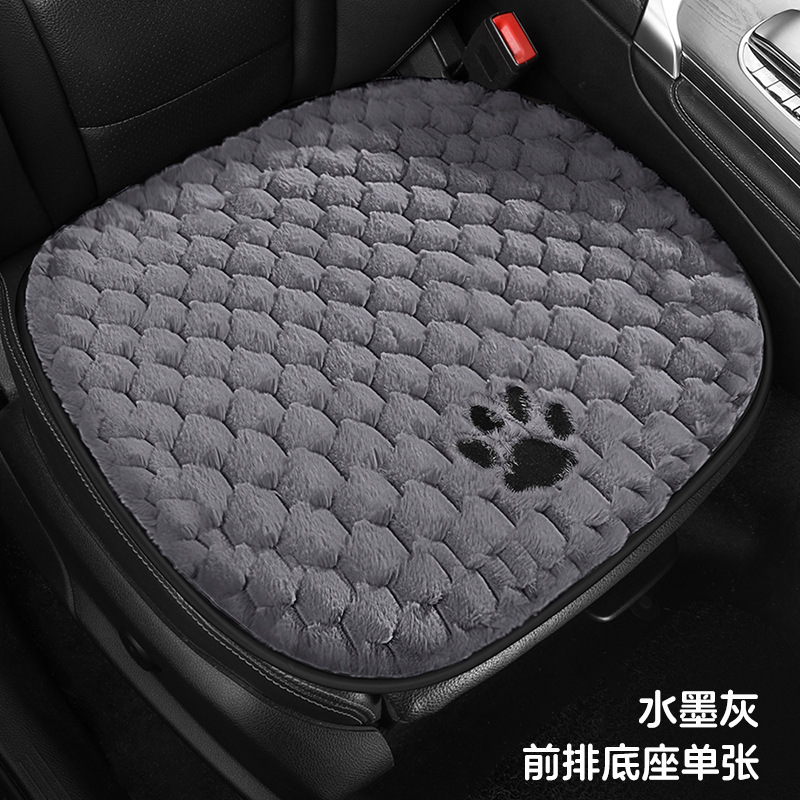 新型の自動車の座布団は冬のぬいぐるみが可愛いです。女性は保温してお尻を温めます。|undefined