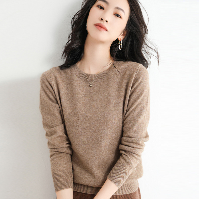 Autumn and Winter new round neck sweater women's short loose sweater close-fitting soft pullover plus size bottoming shirt Autumn and Winter new round neck sweater women's short loose sweater close-fitting soft pullover plus size bottoming shirt