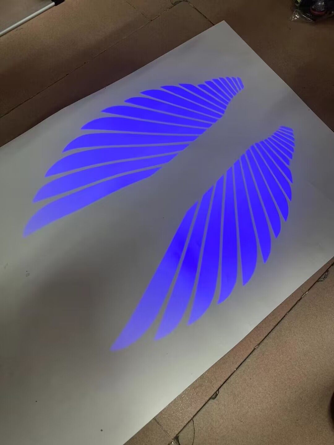 Motocicleta ángel ala luz de bienvenida led chasis lámpara de proyección decoración lámpara de manta ala luz láser