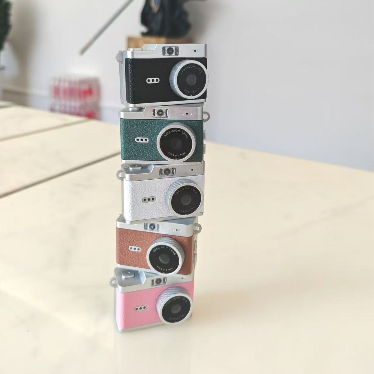 Children's Mini Camera, Student Campus Small Camera, Retro Portable Small Thumb-Sized High-Definition Camera for Travel