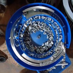 Hardware screw vibrating plate automatic feeder packaging sorting automation equipment mechanical automatic assembly