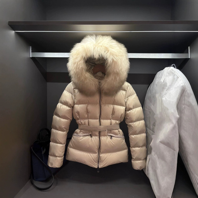 Poison House version, original label, in stock, high-quality Mong brand, new colorway, Boed women's down jacket with fur collar and cinched waist Poison House version, original label, in stock, high-quality Mong brand, new colorway, Boed women's down jacket with fur collar and cinched waist