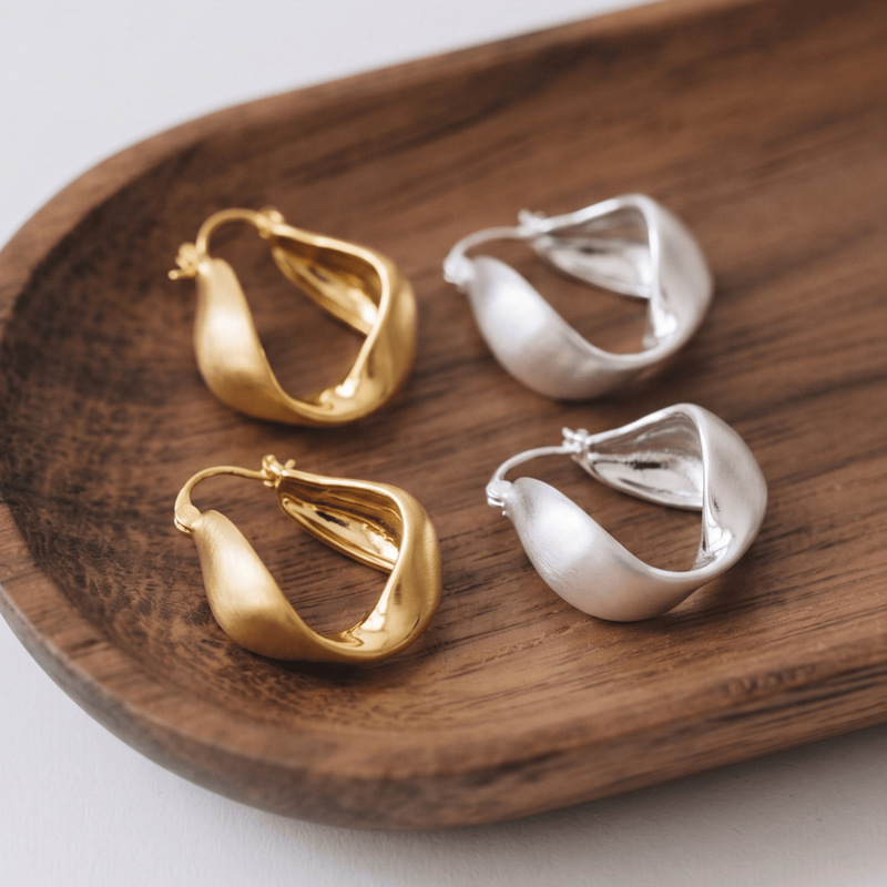 Ins-Style Gold Brushed Minimalist Twisted Ear Cuffs Commuter Earrings Niche Design High-End Fashion Temperament Earrings Ins-Style Gold Brushed Minimalist Twisted Ear Cuffs Commuter Earrings Niche Design High-End Fashion Temperament Earrings