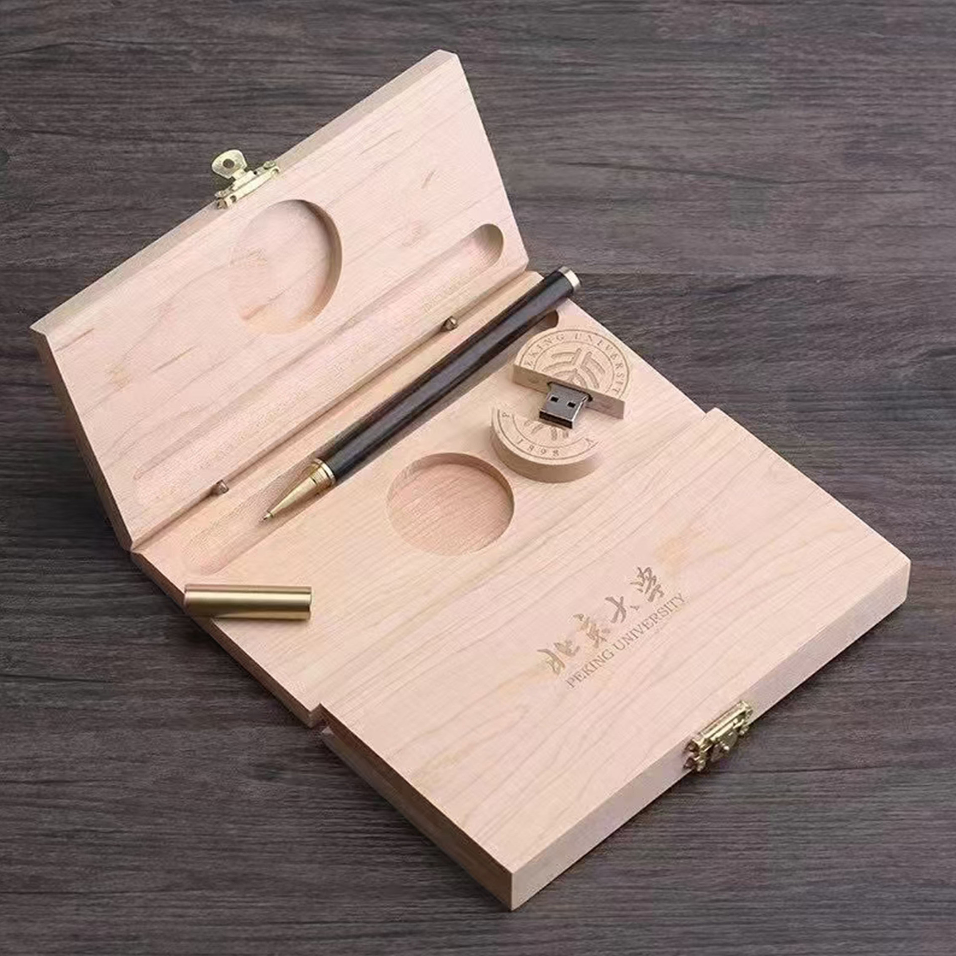 Elite multifunctional USB flash drive