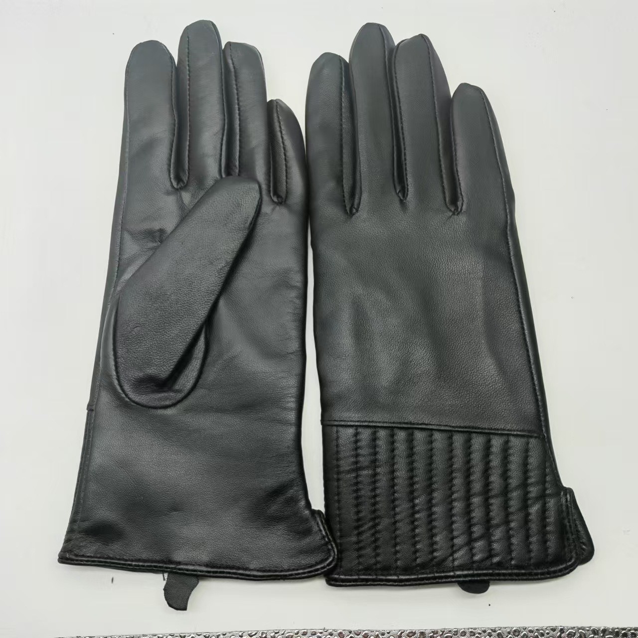 [양가죽 자수 모델] 블랙