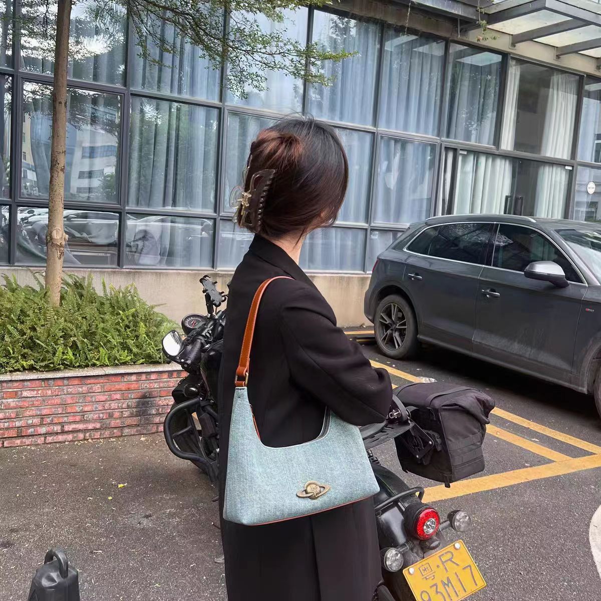 2024 Herbst und Winter Neue Unterarmtasche Wandering Planet Umhängetasche Vielseitige Handtasche Nischen-Denim-Unterarmtasche Großhandel_voghion.com