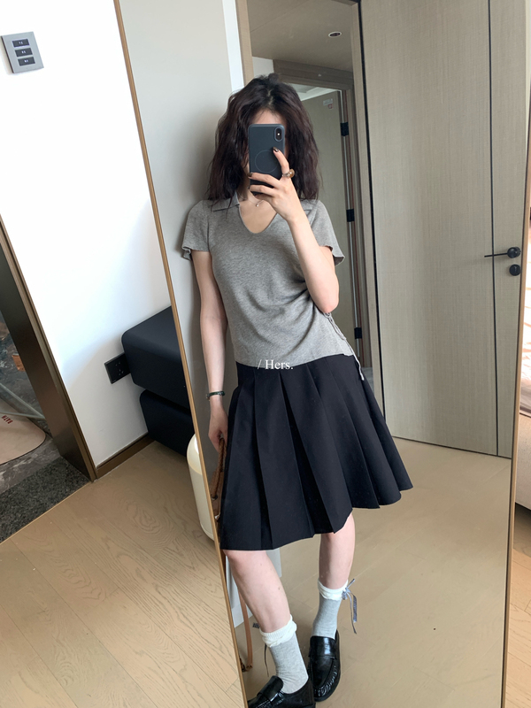 Hers一勺甜博主款简约气质调性百搭显瘦抽绳V领短袖针织衫女92226|undefined