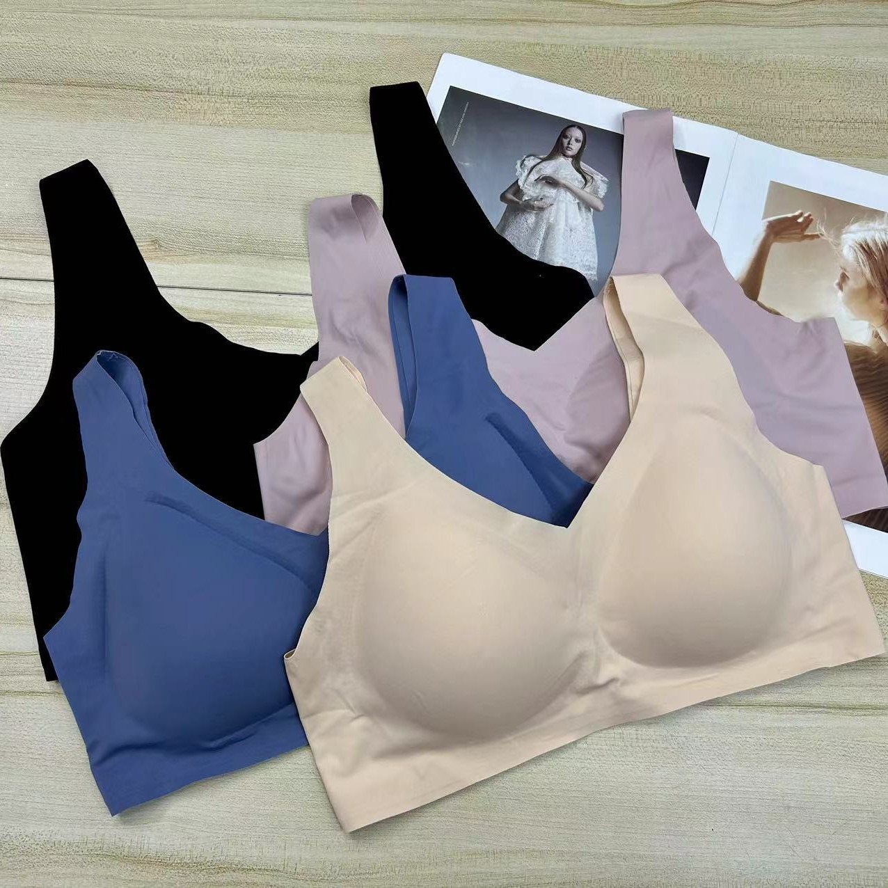 Sudeste asiático nuevo verano brillante sin marcas cómodas ropa interior brillante sexy desnuda bra anti-caída bra al por mayor