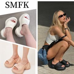SMFK2025 春夏新作多用途カジュアル厚底ハイヒールスポーツスリッパデザインレリーフスリッパ女性用