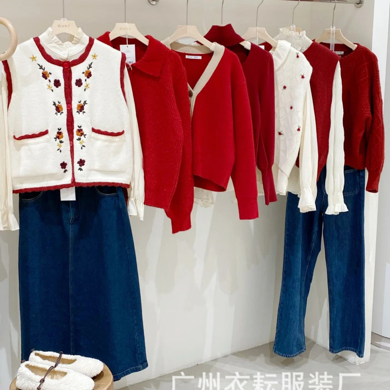 2025秋季新款红色针织圆领勾花毛衣女V领羊毛针织衫品牌女装批发|undefined