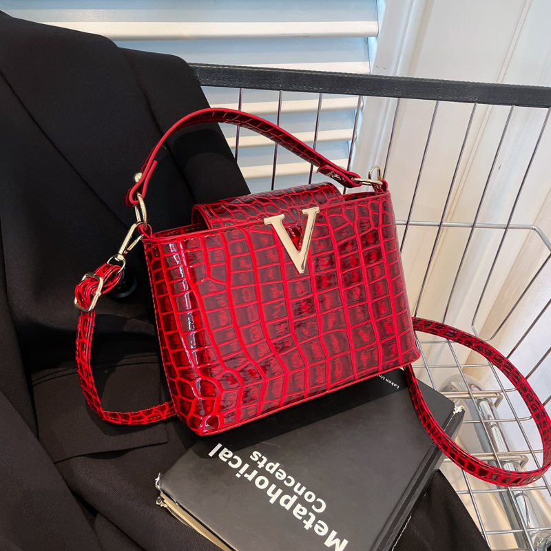 Crocodile Pattern Shoulder Bag For Women Large Trendy Handbag_voghion.com