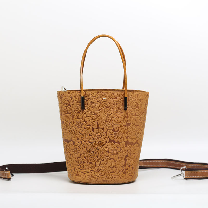 Capacious shoulder bag