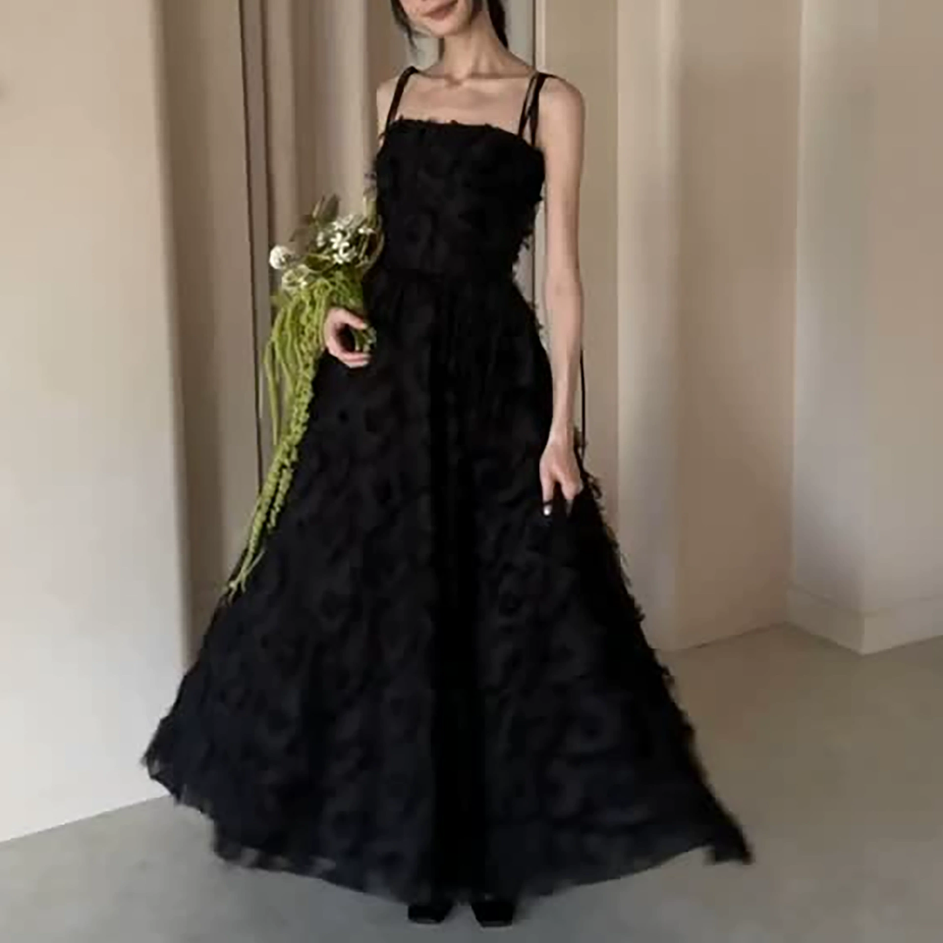 Вечернее платье 2025 супер фея перья день рождения черное сексуальное платье на бретелях черное банкетное элегантное платье для женщин