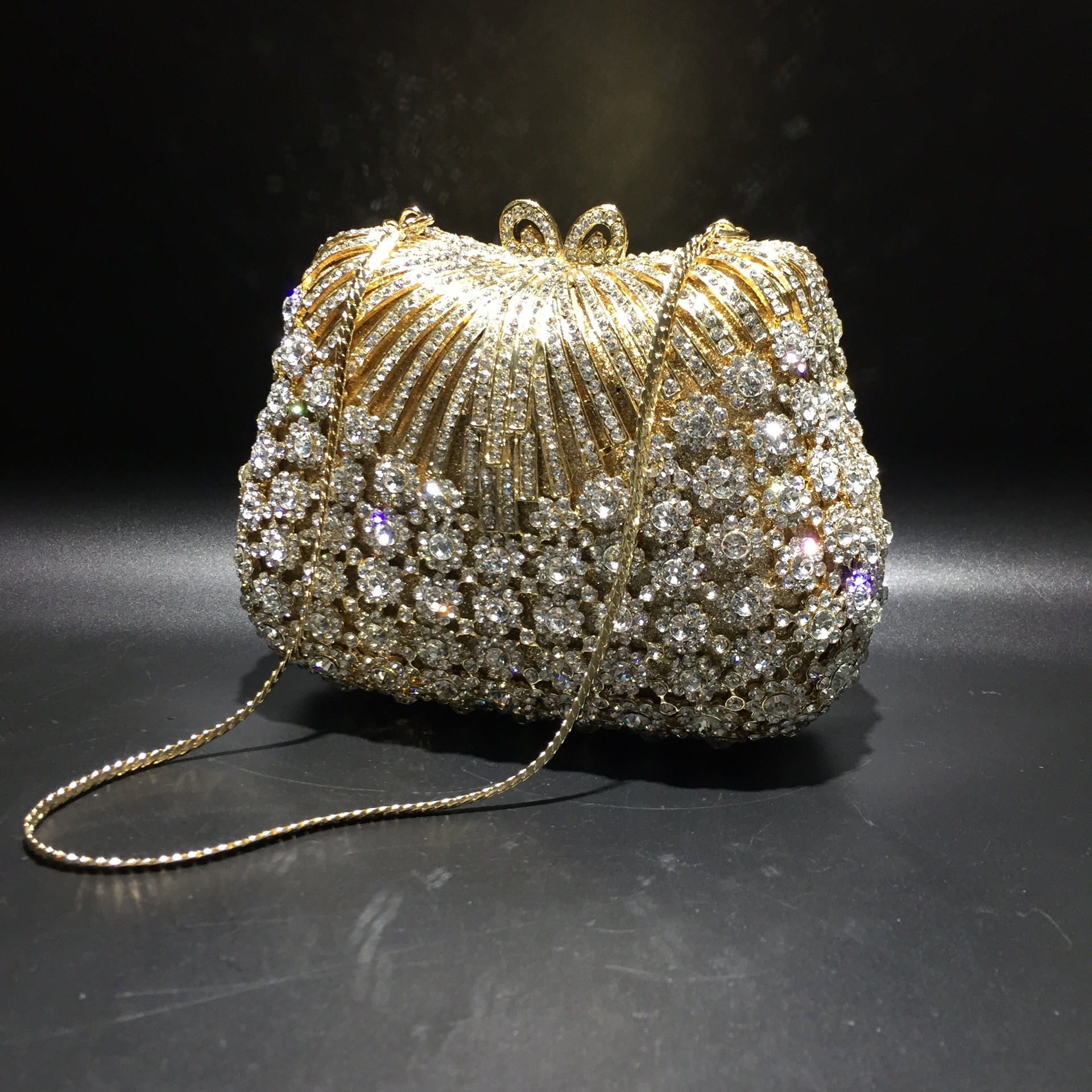 Bolso de mujer 2025 otoño nuevo bolso de cena de moda transfronteriza bolso de diamante de moda bolso de hombro de mujer blanco dorado