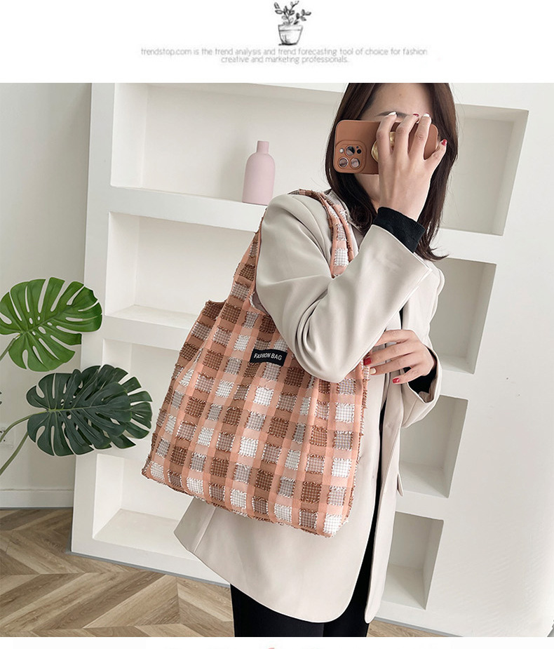 Forest-themed college style artistic girl checkered versatile tote bag, Korean Instagram fresh and cute student class shoulder bag undefined