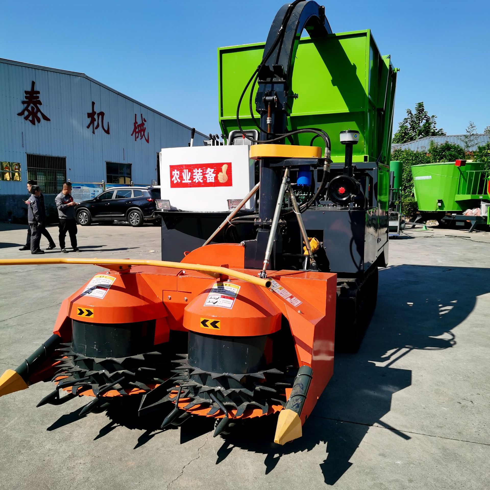 履带式青储收割机 小型牧草粉碎收获机 大马力收割机