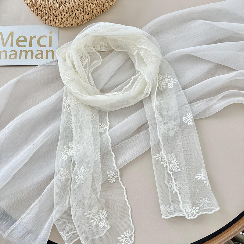 Flores en relieve beige