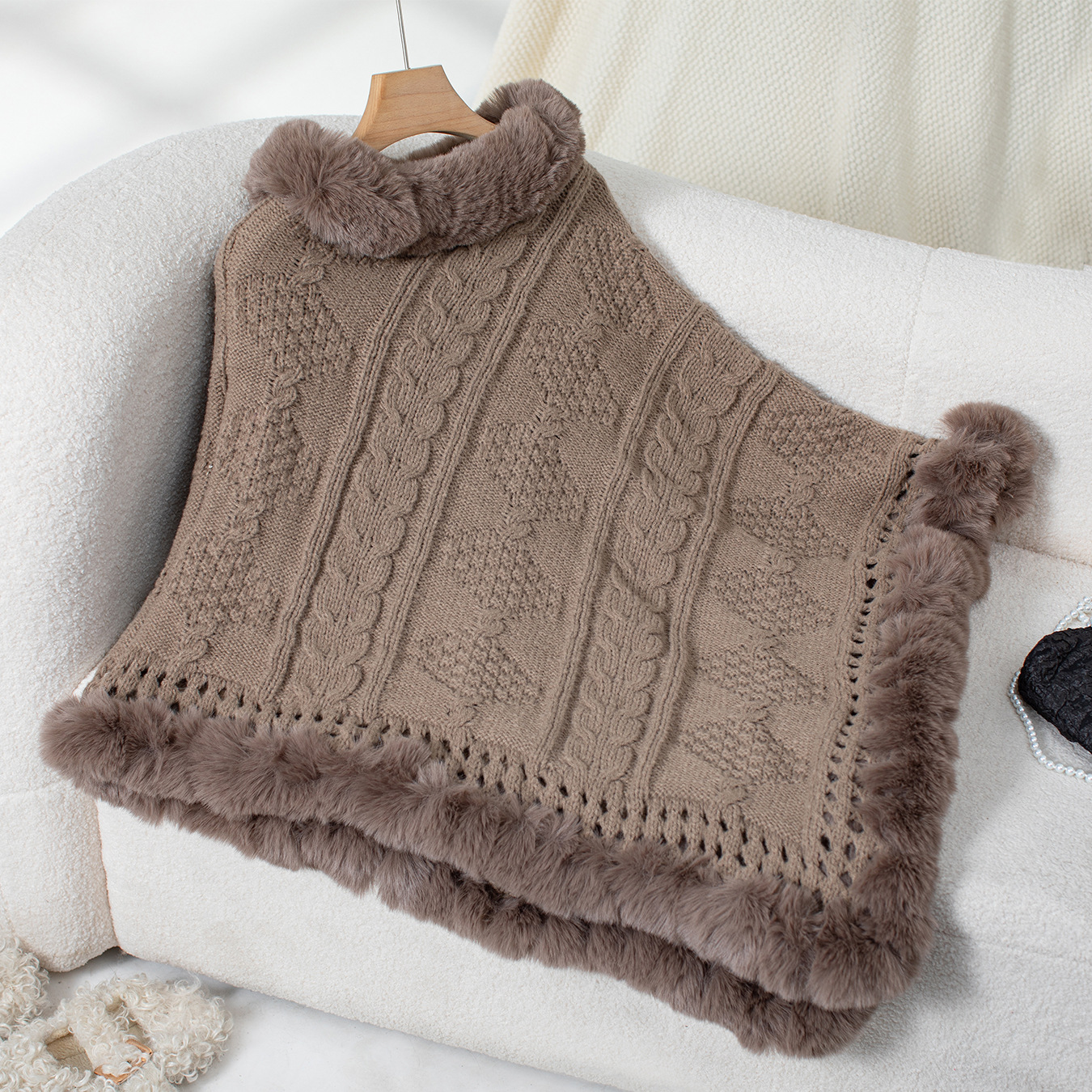 Damenbekleidung Nieselregen Lose Große Größe Herbst Und Winter Warmer Kaninchenfellkragenmantel Neue Grobe Zopfmusterpulloverjacke_voghion.com