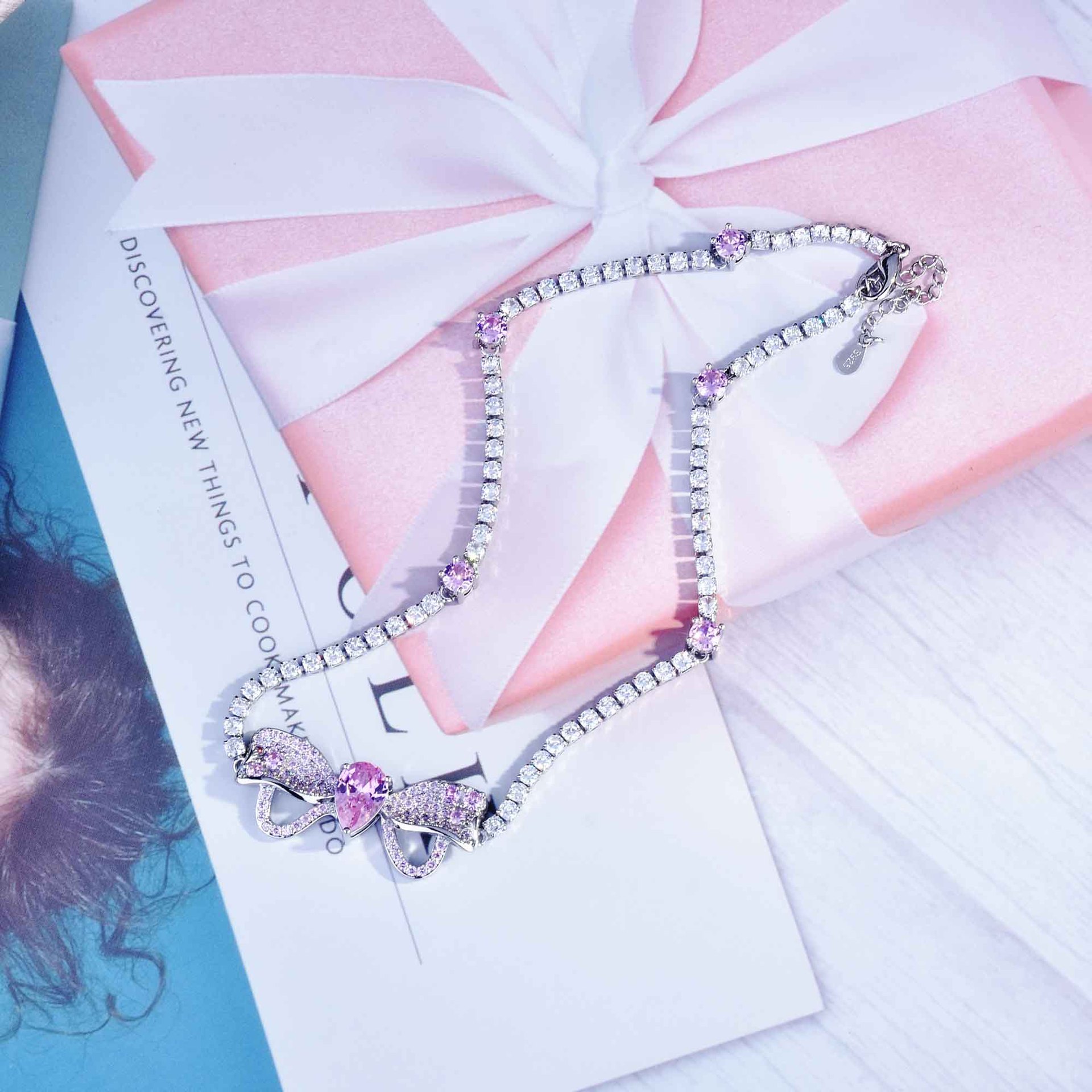 Hoher Sinn fr Licht Luxus Mode voller Diamantschleife rosa Zirkonium Choker Schlsselbein Kette Halskette Halskette Halskette Armband Ohrringe Setpicture10