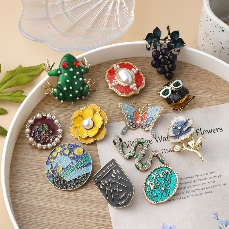 Retro Flower Alloy Enamel Inlay Artificial Gemstones Pearl Women's Brooches display picture 1