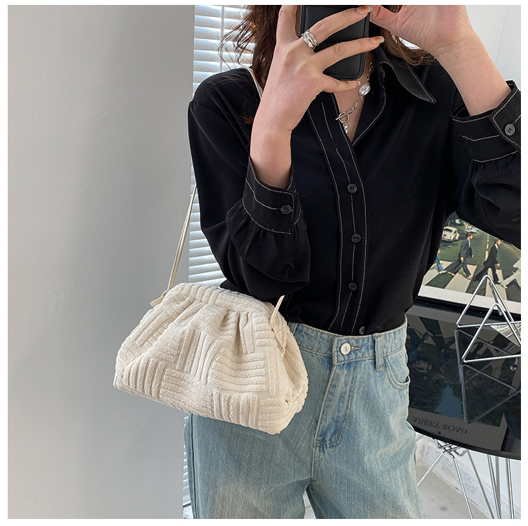 184g Weight Polyester Lining Material Clasp Frame Closure Type Sling Strap Strap Type Crossbody Bag Bags Type Casual, Daily, Shopping Occasion velvet Material Solid Color Pattern All Seasons Season Women's Gender Basic Style Cloud Shape Shape Women's Velvet Solid Color Basic Cloud Shape Clasp Frame Crossbody Bag 19
