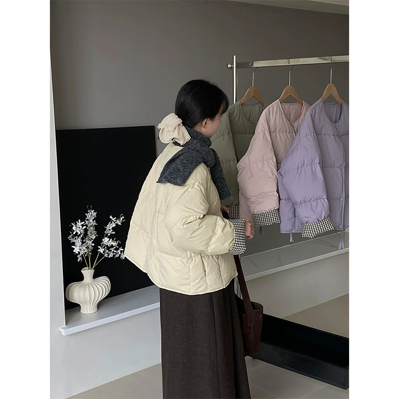Jiangzuo Sugar Bag Puff Корейская клетчатая контрастная расцветка 80 Белый утиный пух Женская зимняя свободная повседневная короткая хлопковая куртка 1253