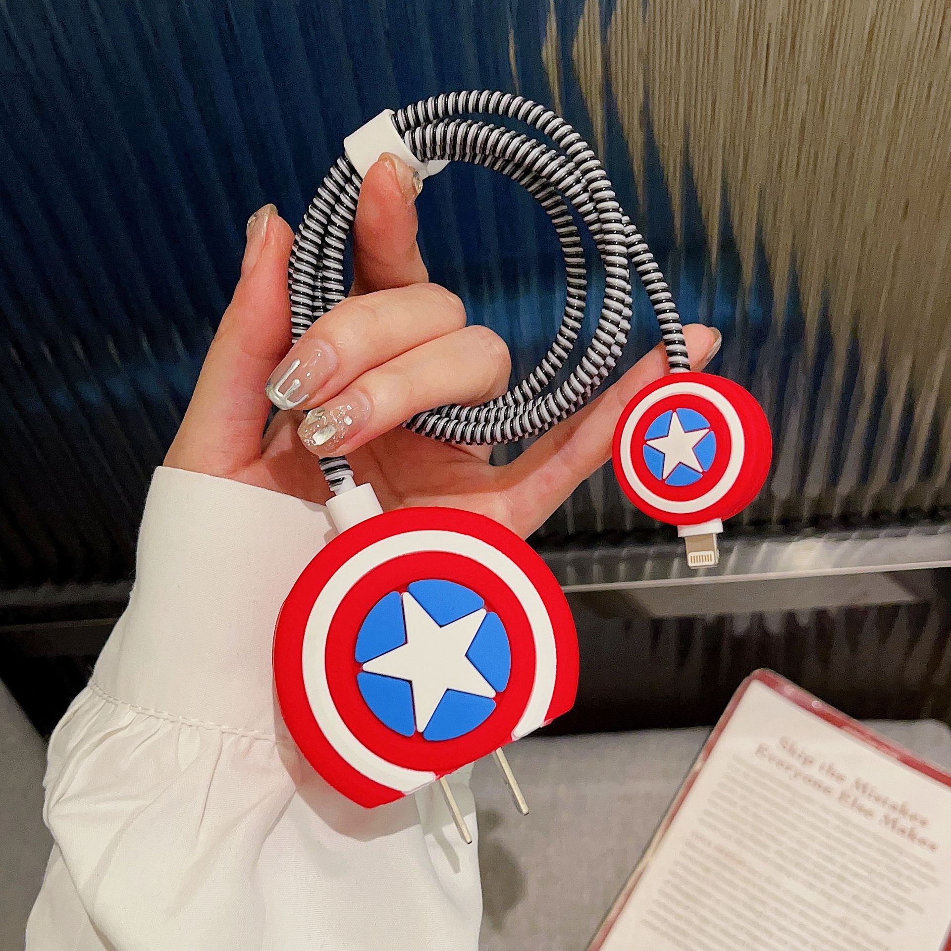 2023 nuevo cargador de dibujos animados cubierta protectora adecuada para Apple carga rápida cabeza 18/20W estándar europeo estándar americano aplicable