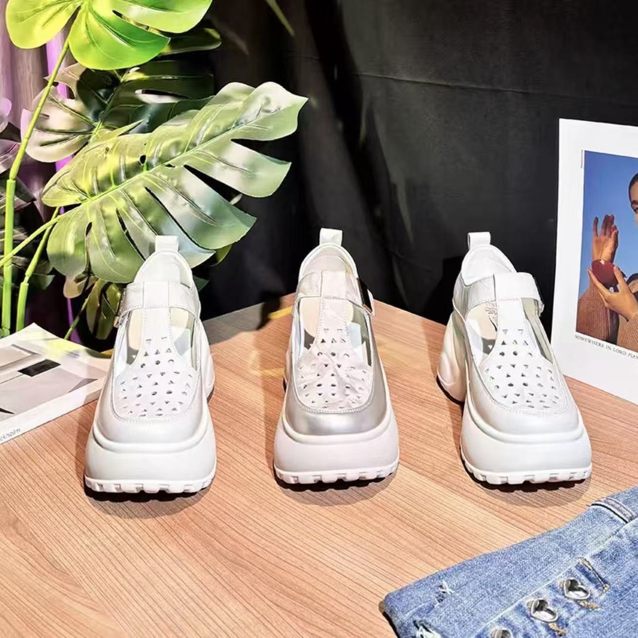 Explosión de sandalias casuales de suela gruesa para mujeres 2026 verano nuevo estilo de moda sandalias delgadas de suela gruesa no cansarse zapatos de pie único
