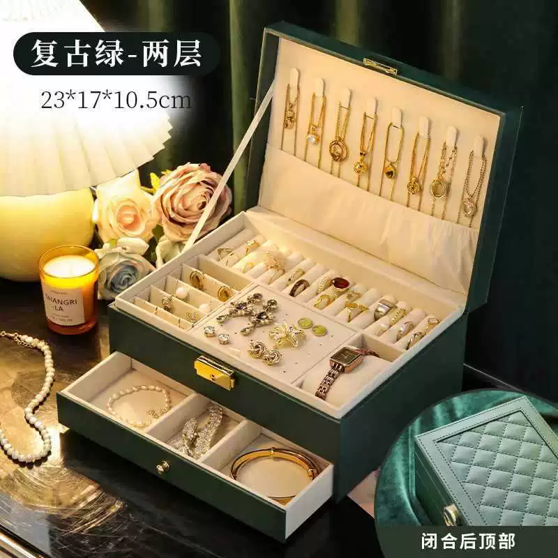 Серьги, украшения, вместительная цепь/ожерелье? но оригин: capacious necklace: вместительное ожерелье. Let's craft: