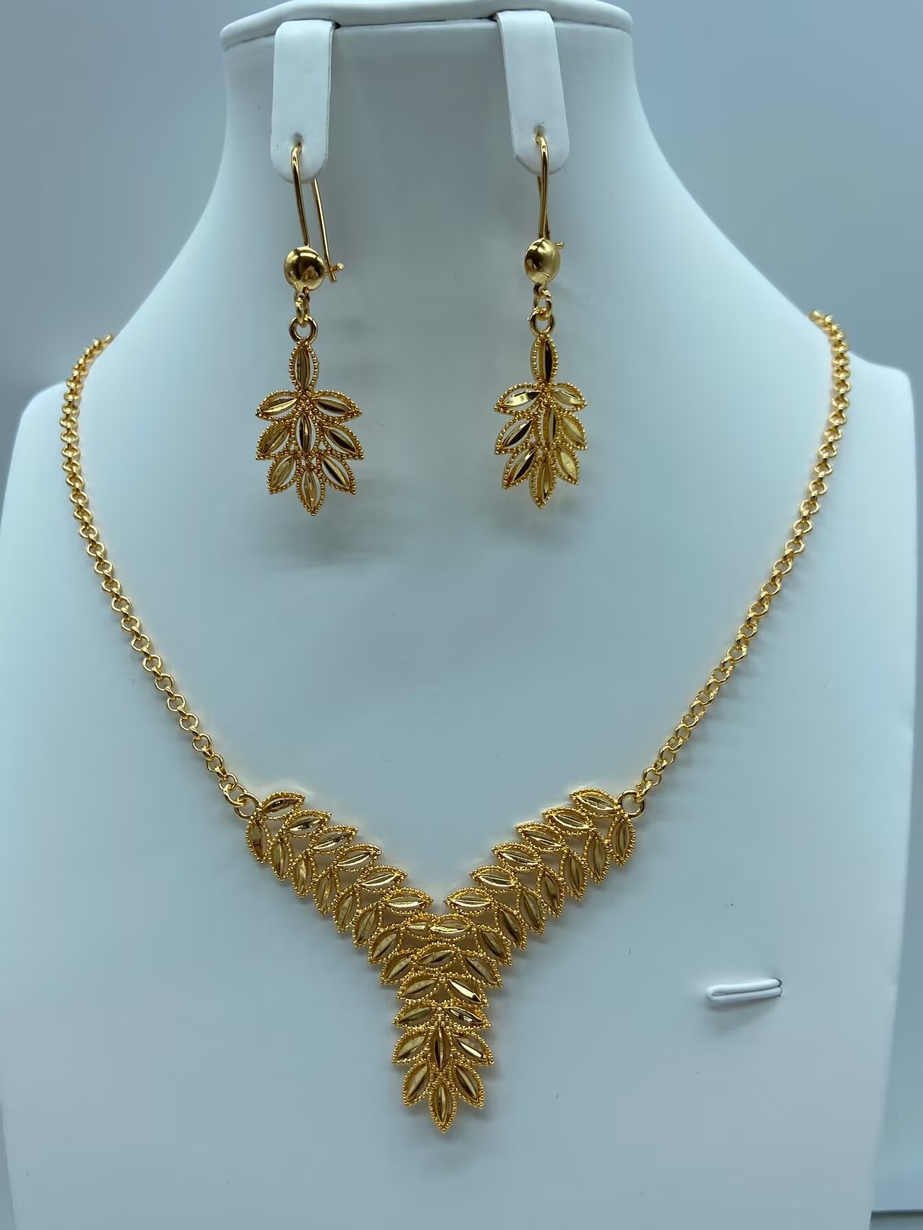 Transfronterizos de moda retro de Oriente Medio conjunto de joyería collar pendientes de boda banquete de bronce de lujo joyería dorada mujer