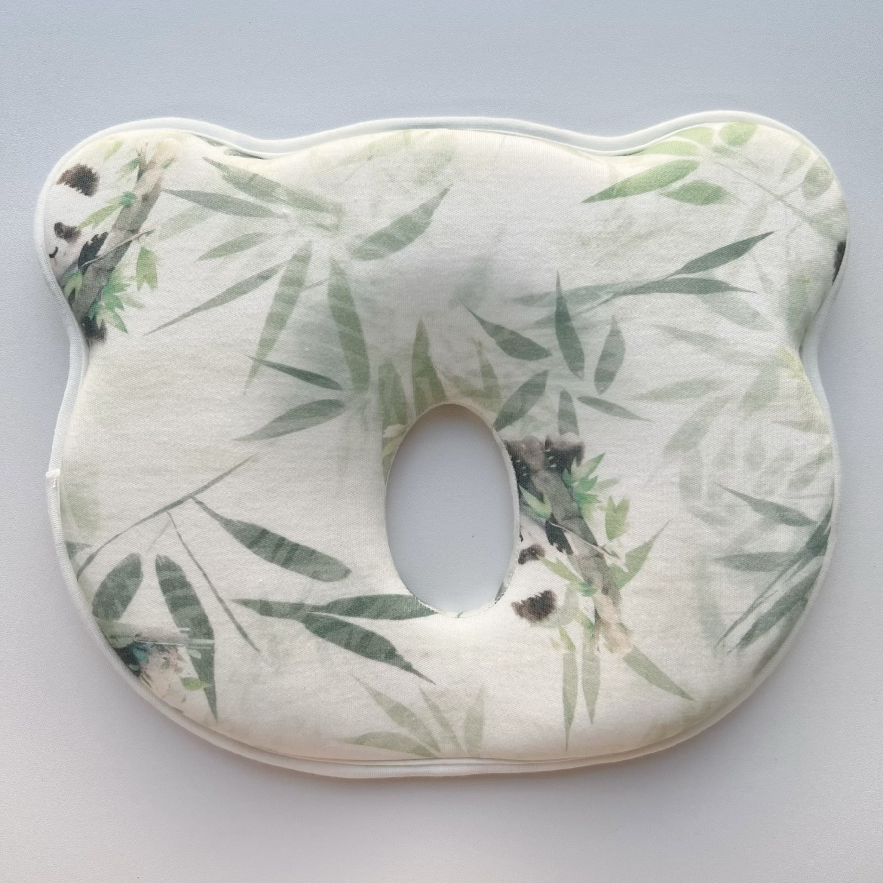 대나무 숲의 붉은 팬더(실제 촬영, 고품질)