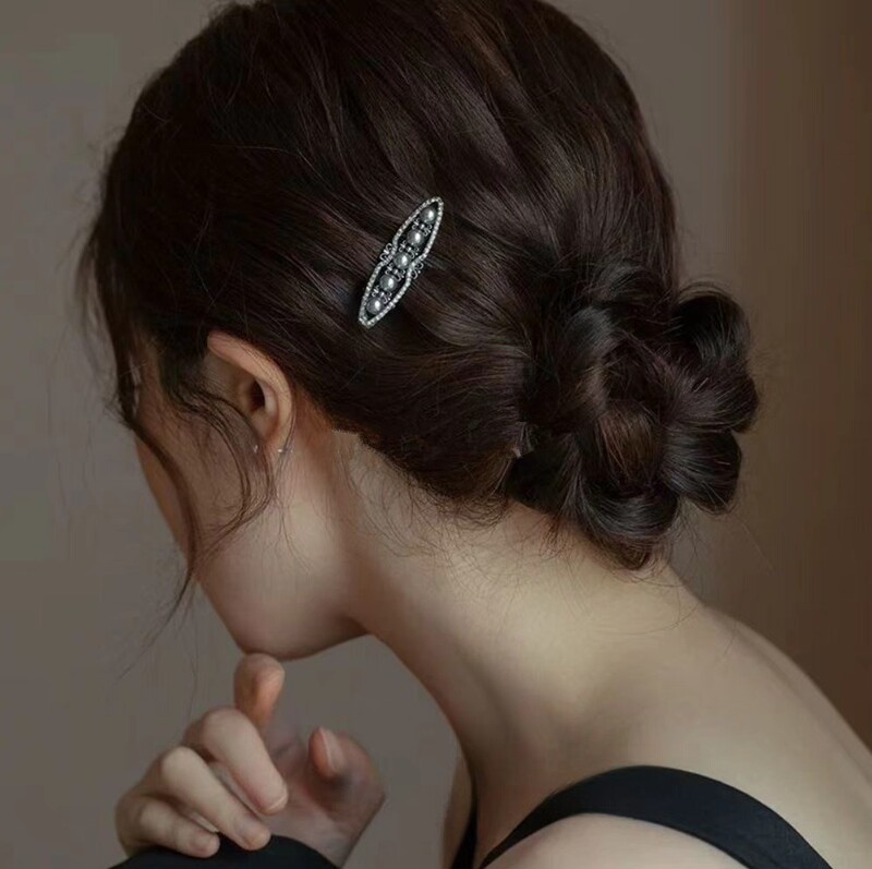Late Fog ~ Chic Black Mini Short Clip Temperament Retro French Style Fringe Fringe Hairpin Simple Headwear